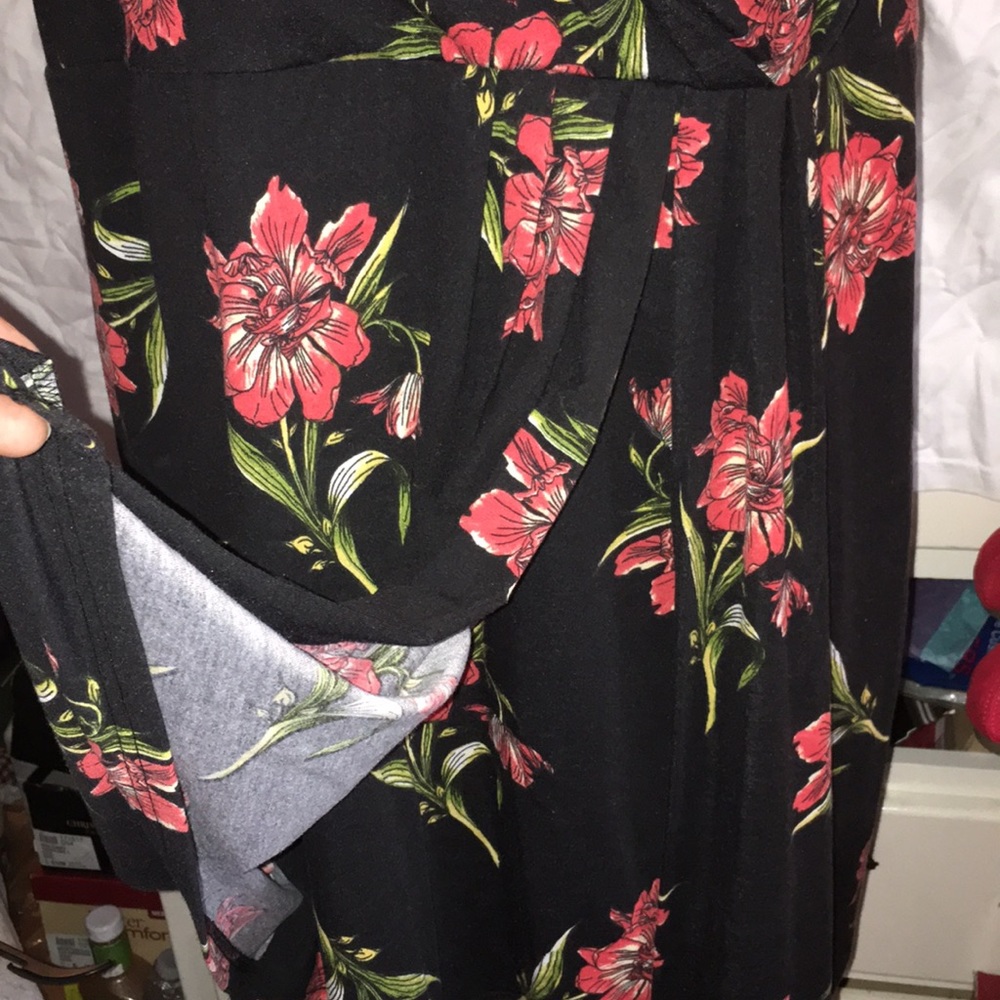 🌹🌹NEW Gorgeous Pretty floral black dress - Picture 6 of 6